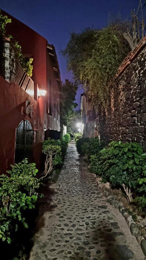 לינה וארוחת בוקר Gorée Chez Coumbis מראה חיצוני תמונה